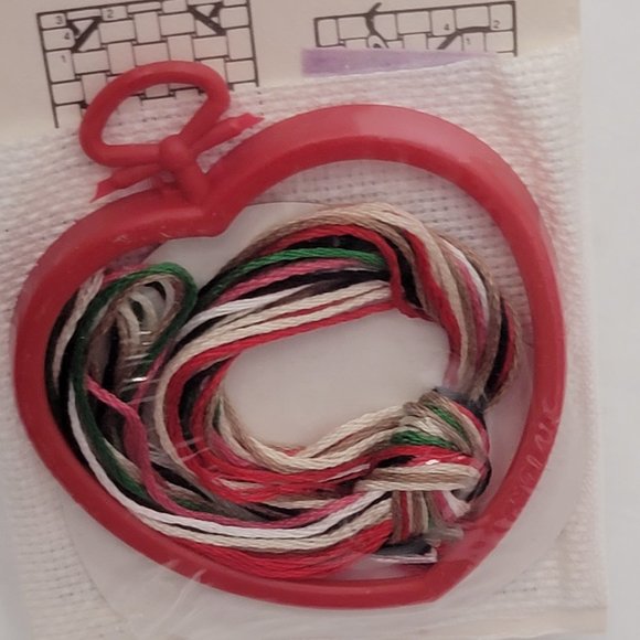 New Cross Stitch Our 1st Christmas Ornament Kit Red Green Mice Santa Wreath USA - Picture 5 of 7